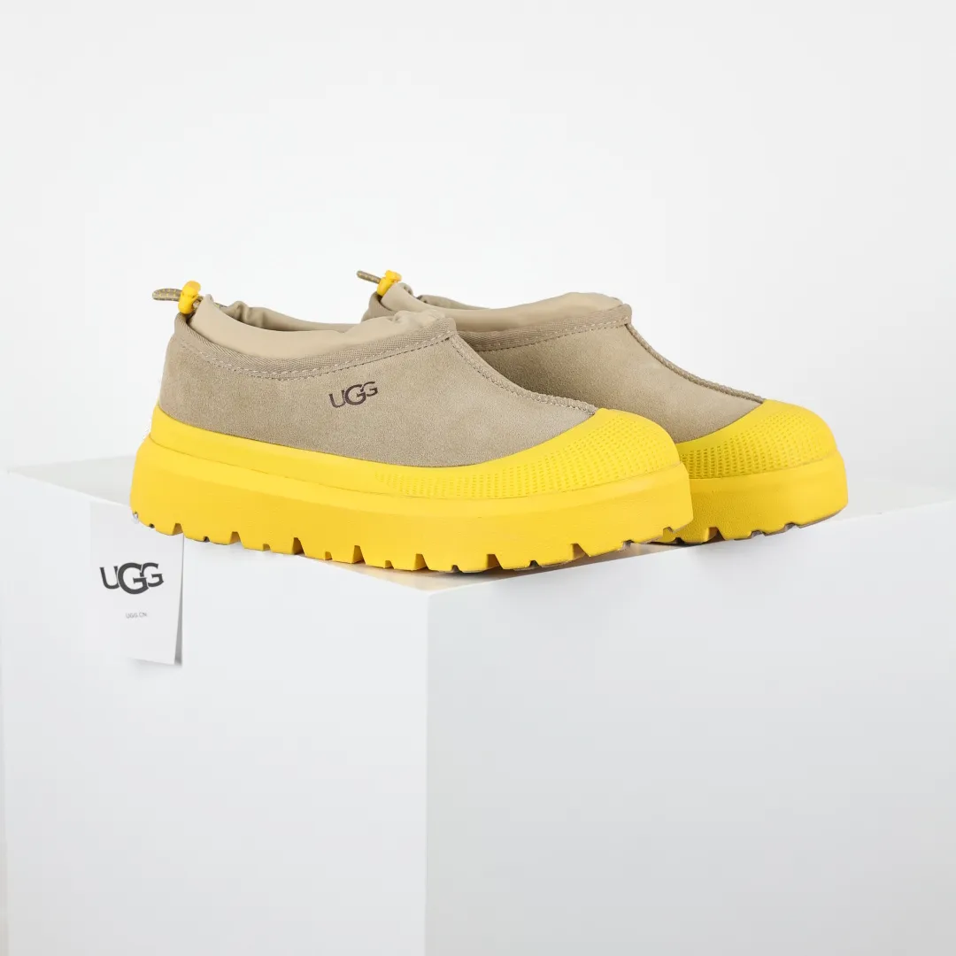 Copy price 💰660 Core recommendation Good price In recent years, uug has launched a series of styles that are partially geared towards the preferences of young consumers and have also moved to the forefront of fashion trends. Shoe body material Water-repellent coated suede upper 17 mm UGGPURE™ implanted wool insole Lightweight non-slip comfortable rubber outsole Brand LOGO trademark Comes with a full set of packaging Size: 35 36 37 38 39 40 41 42 43 44 45